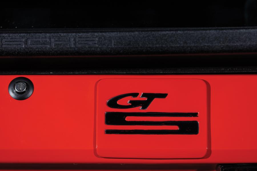 Логотип Porsche 924 Carrera GTS (937) 1982 года  (фото 2 из 30)